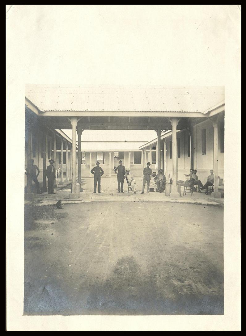 [Untitled – U.S. soldiers at military facility].