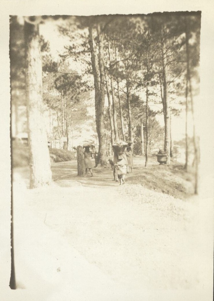 [Untitled – Women carrying head baskets on a trail, Baguio].