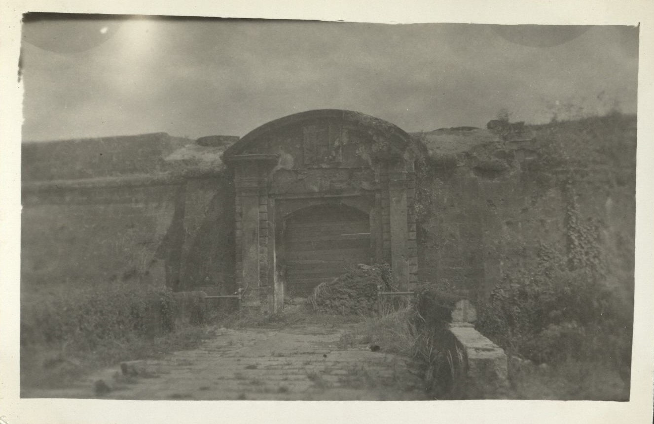 Gateway to Walled City [Revellin de Real de Bagumbayan].