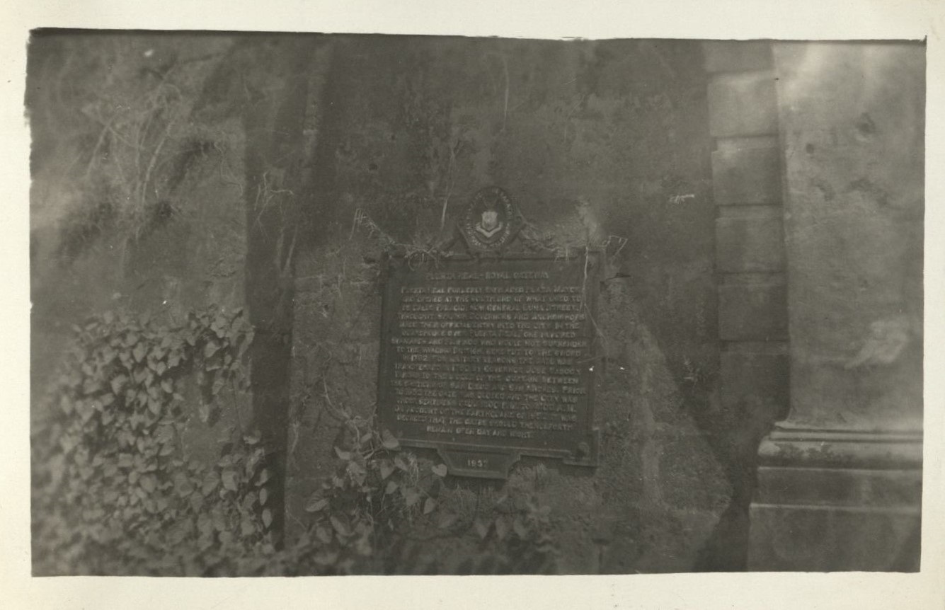 Puerta Real – Royal Gateway [Historical marker].