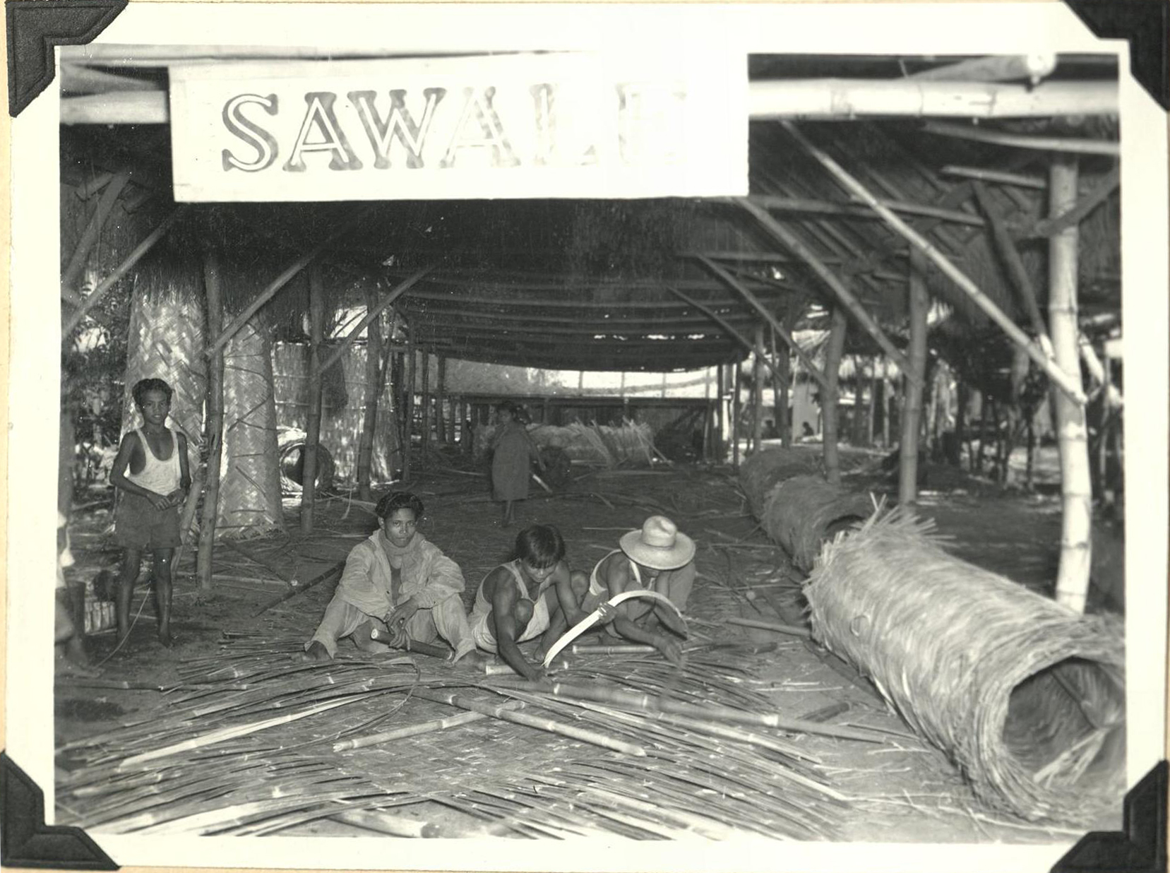 Sawale [Sawali] – Bamboo strips used to cover sides of nippa [nipa] huts.