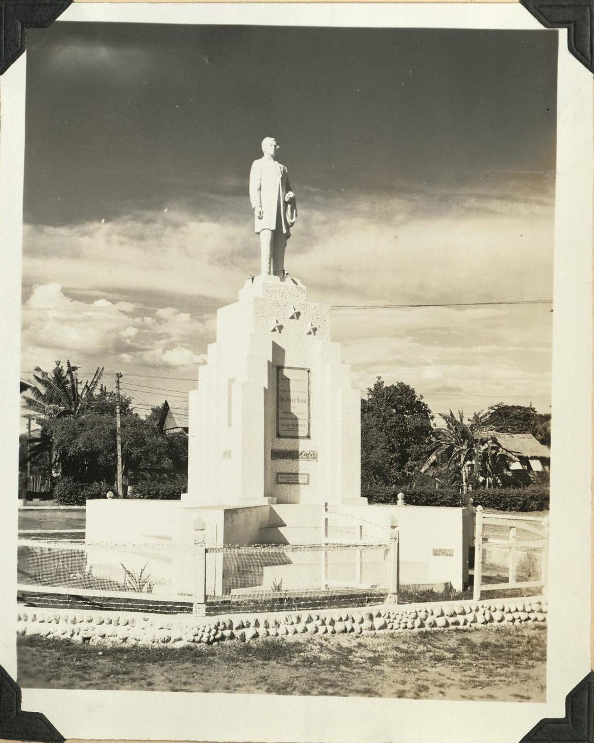 [Untitled – Jose Rizal statue, Pampanga?]
