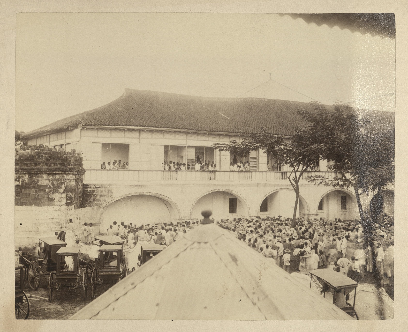 [Untitled – Meeting outside Church of Barasoain in Malolos, Bulacan].