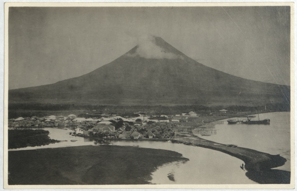 [Untitled – Mt. Mayon Volcano and Legaspi City].
