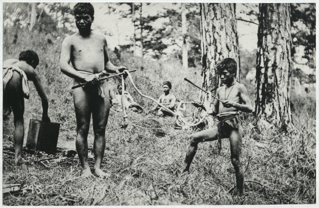 [Untitled – Igorot family with rope].