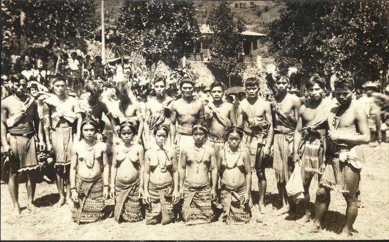 [Untitled – Igorot men and women group photo].