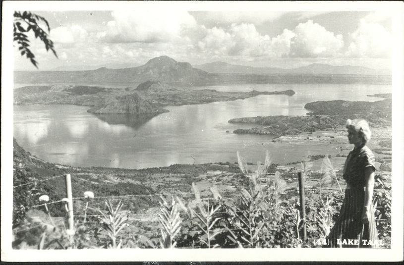 (44) Lake Taal.