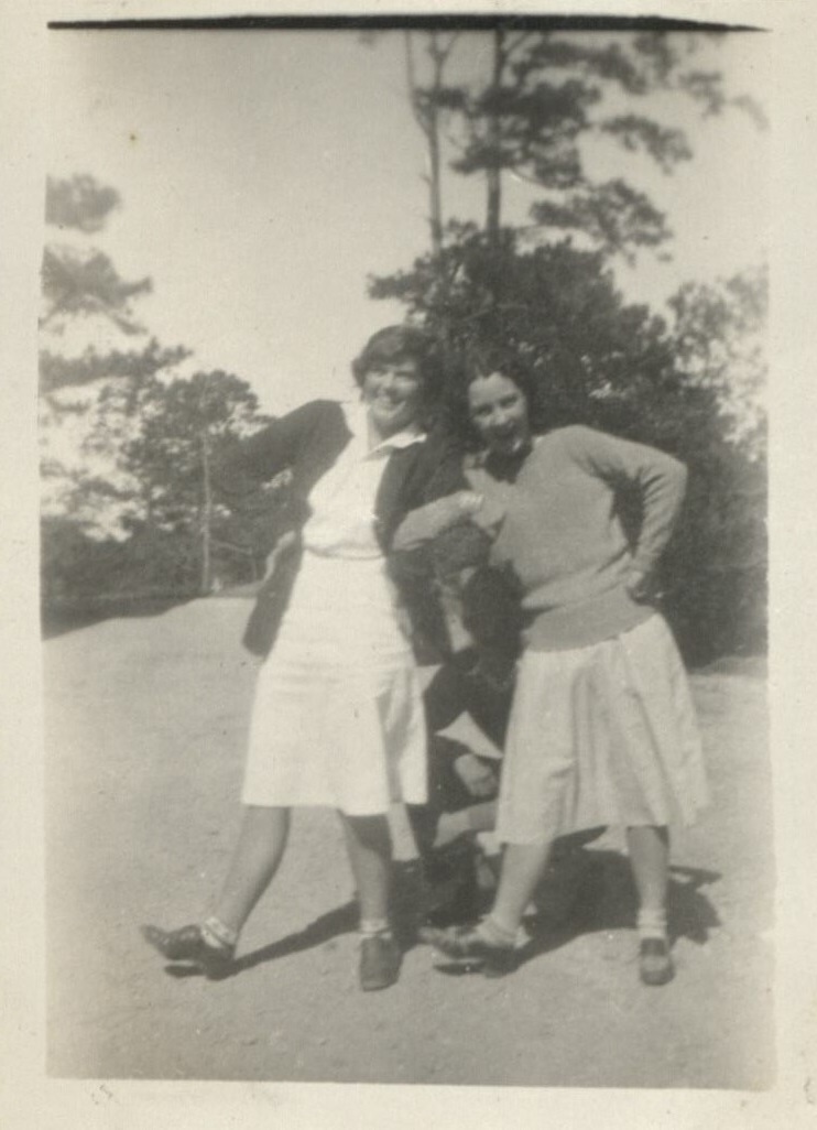 Sis [Nathelle Laing?] and Squirt [Charmain Phipps], Crom [Wallace Cromwell Palmer III] behind.