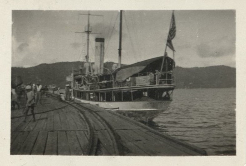 The “Fathomer” loading coal [Liguan, Albay].