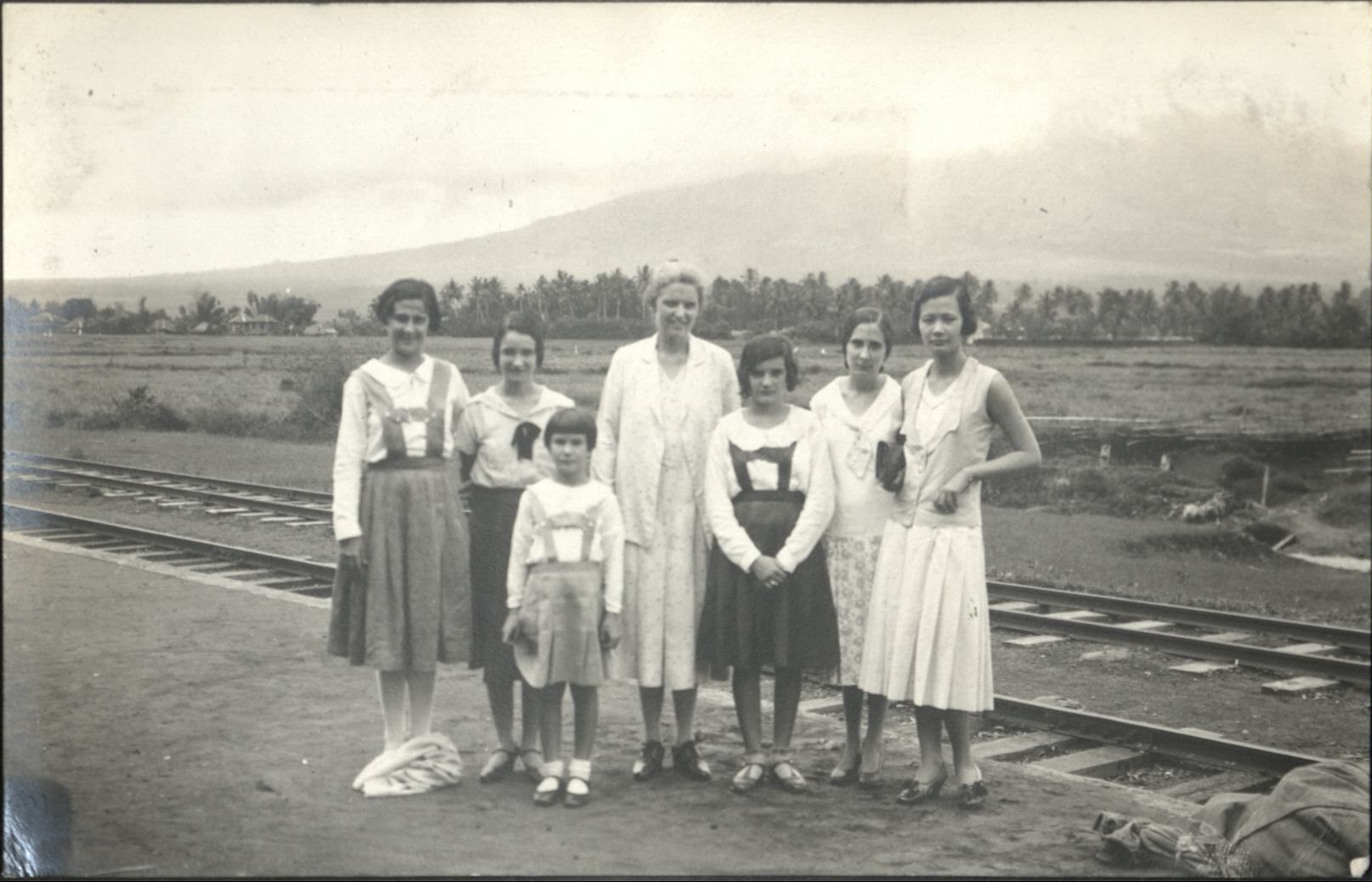 (L-R) Carmen [Vallejo], Luisita [Gimenez], Lolita, Mother [Hawkins]. Marucha [Gimenez), Mary [Vallejo], and Simo.
