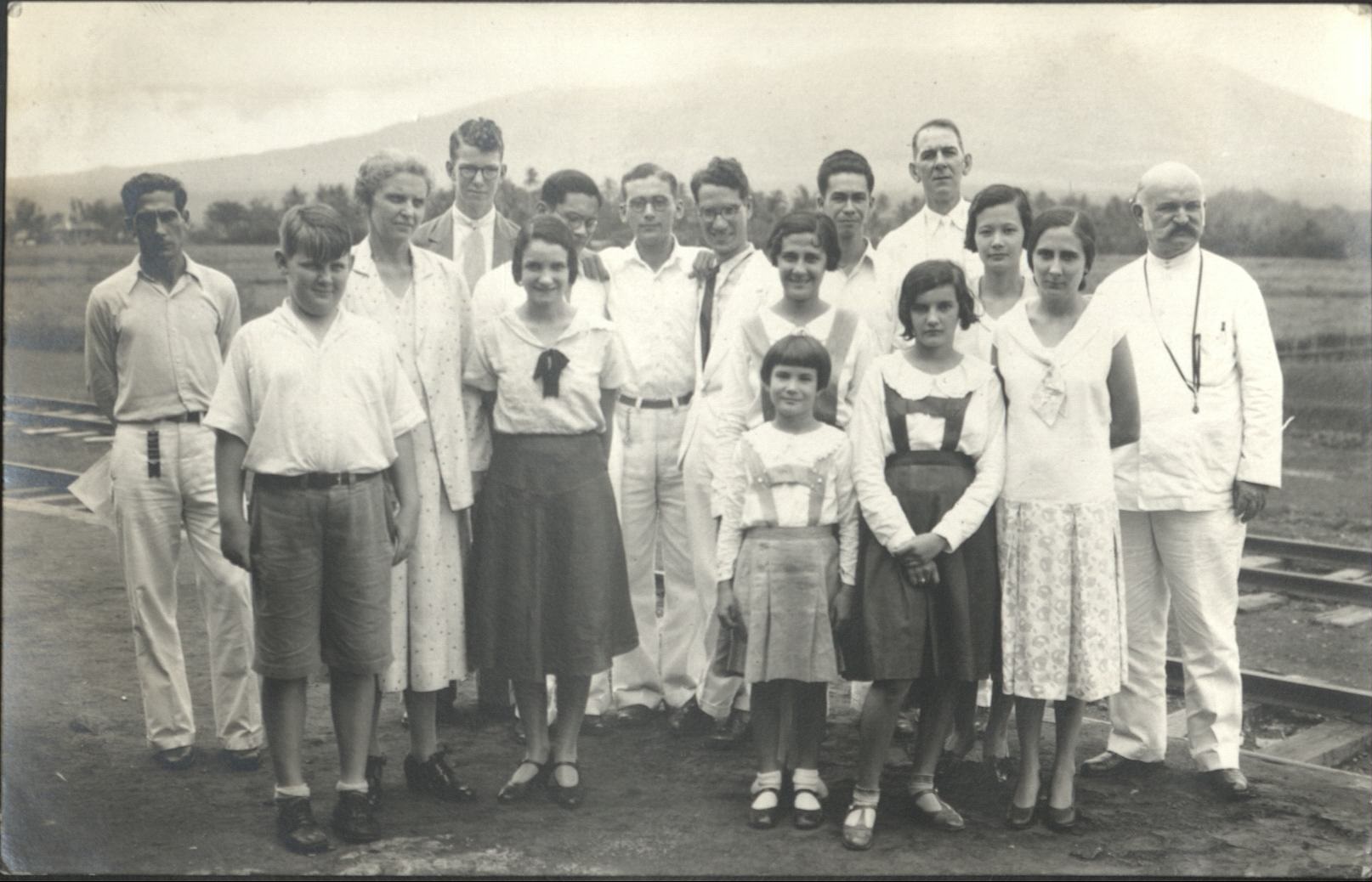Ralph, Bob, Mother, myself [Harry Hawkins, Jr.], Luisita [Gimenez], Tommy, Alfred [Cerquetta], Augustine [Agustin Vallejo], Lolita, Carmen  [Vallejo], Dan, Dad [Harry Hawkins, Sr.], Marucha [Gimenez], Simo, Mary [Vallejo] and Gov. Betts.