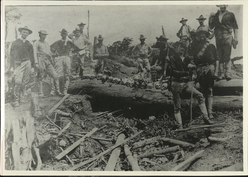 [Untitled – U.S. soldiers pose with human skulls].