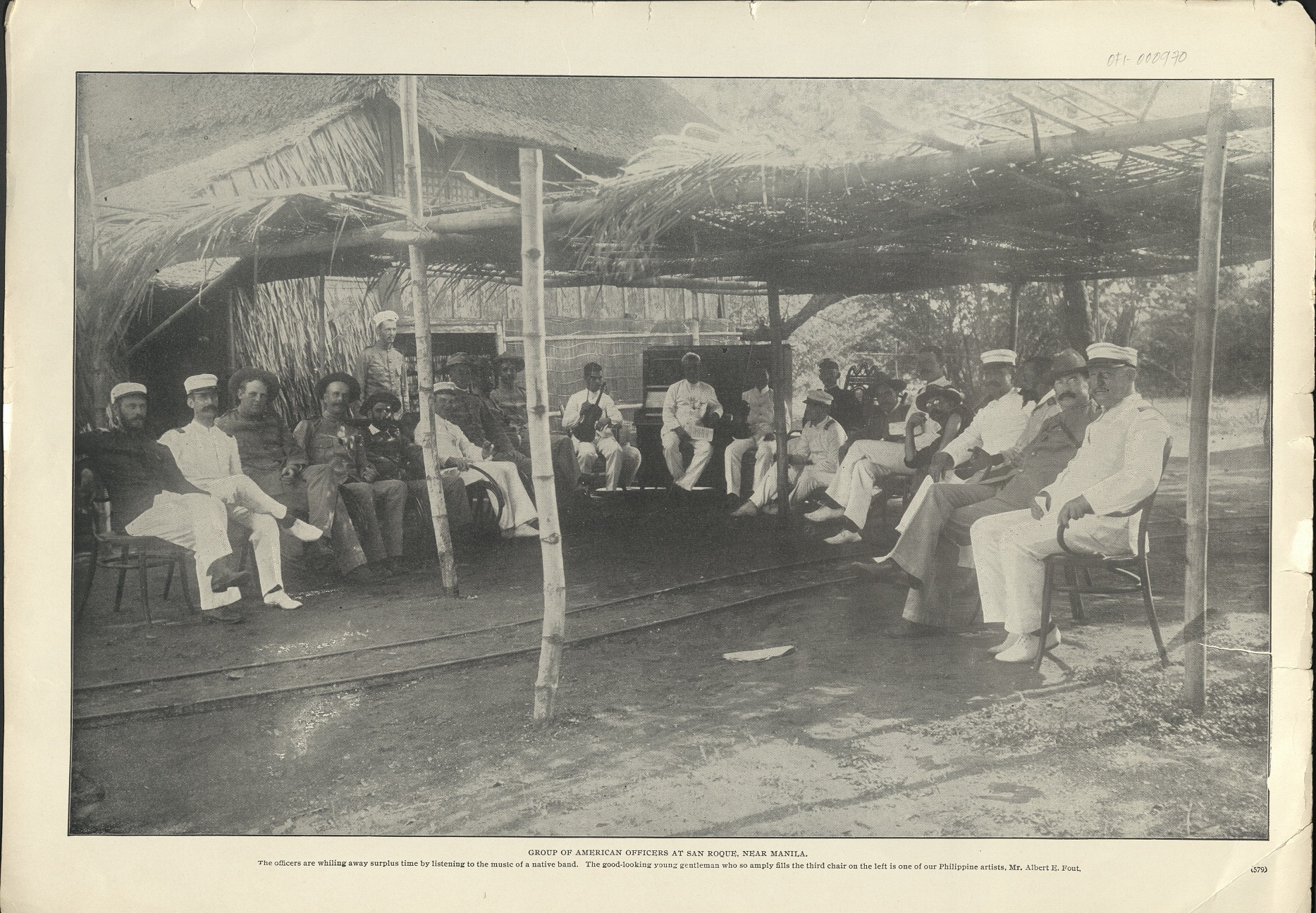 Group of American officers at San Roque, near Manila. (…)