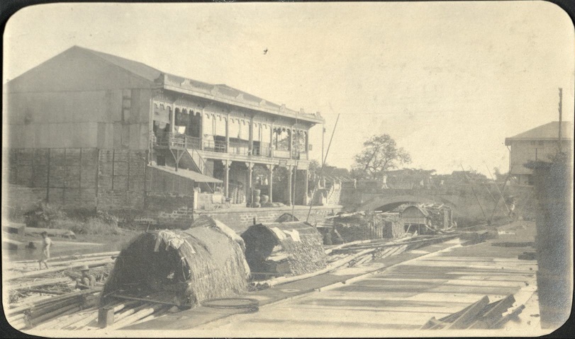 [Untitled – Boats along a canal – Binondo, Manila?]