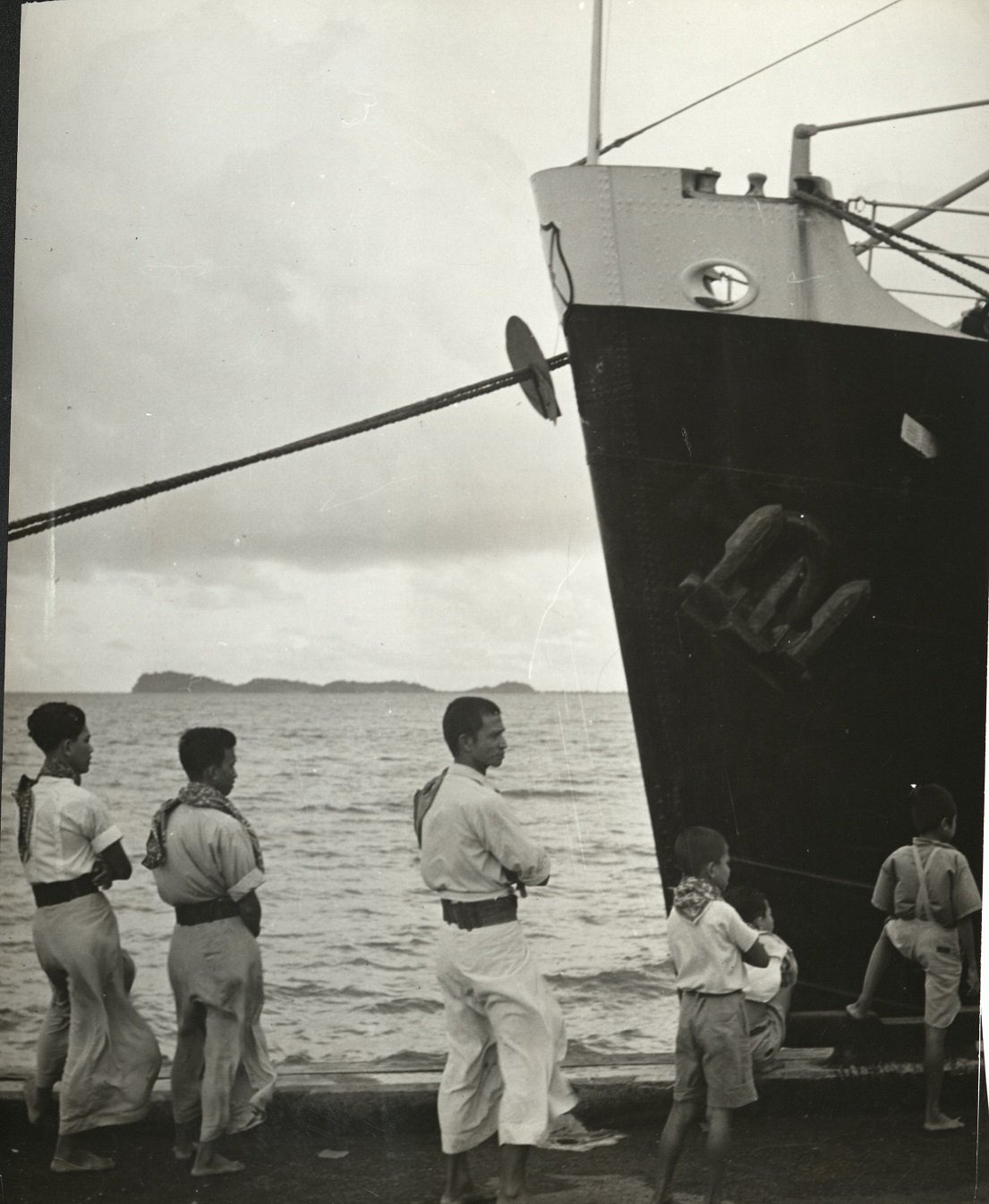 Boat anchored at Lubang.
