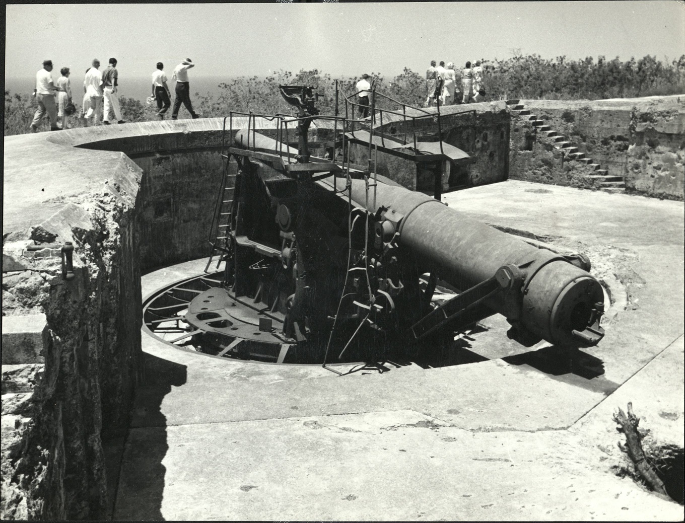 2. PHILIPPINES: Island of Luzon. Destroyed gun of the former fortress of Corregidor. Here the American troops defended themselves during WWII against the superior Japanese forces before they surrendered. Sammer 9980.