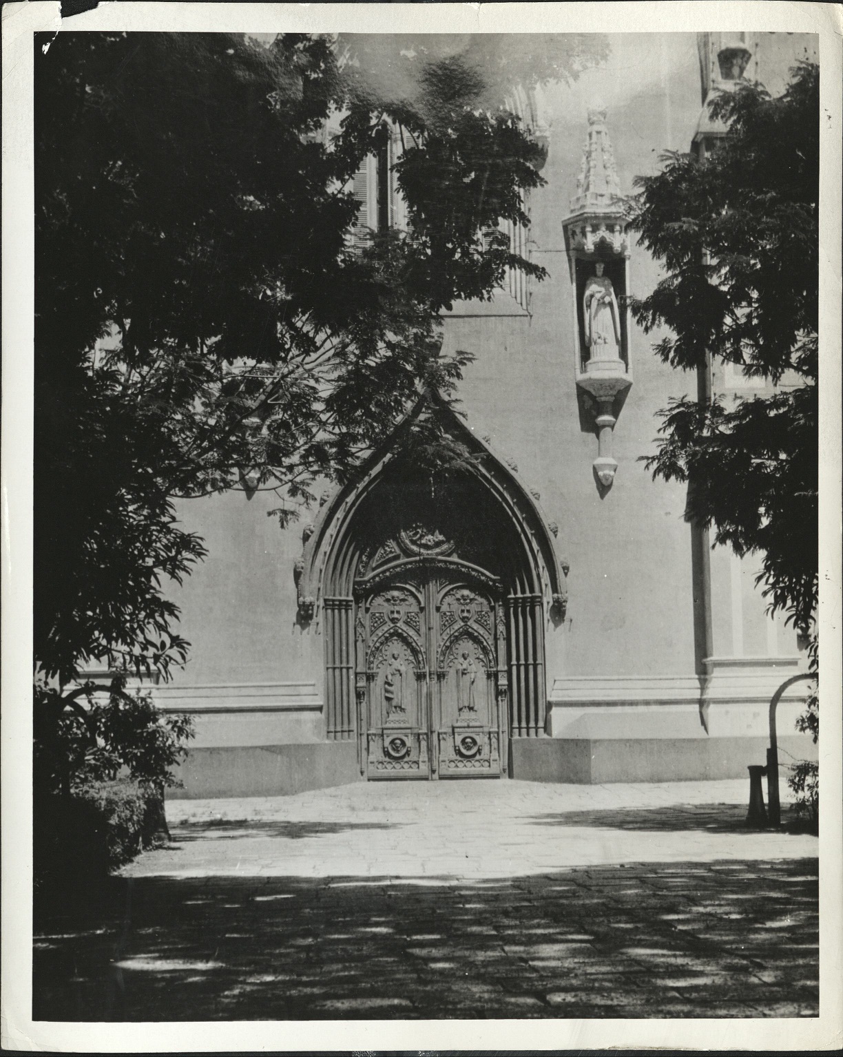 121. PHILIPPINES: (Intramuros church in Manila [Santo Domingo Church].