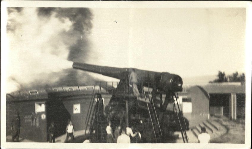 {Untitled – Artillery (“disappearing gun”) firing – Fort Mills or Fort Wint].