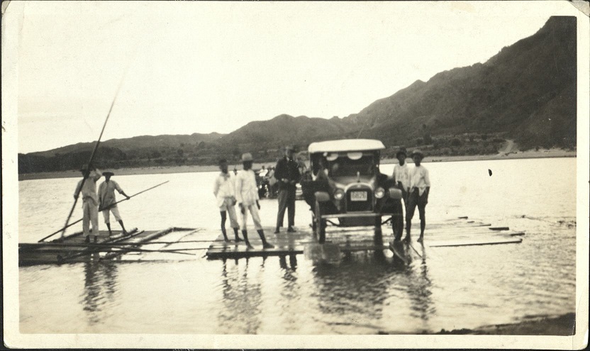 [Untitled – Car crossing on a bamboo ferry].
