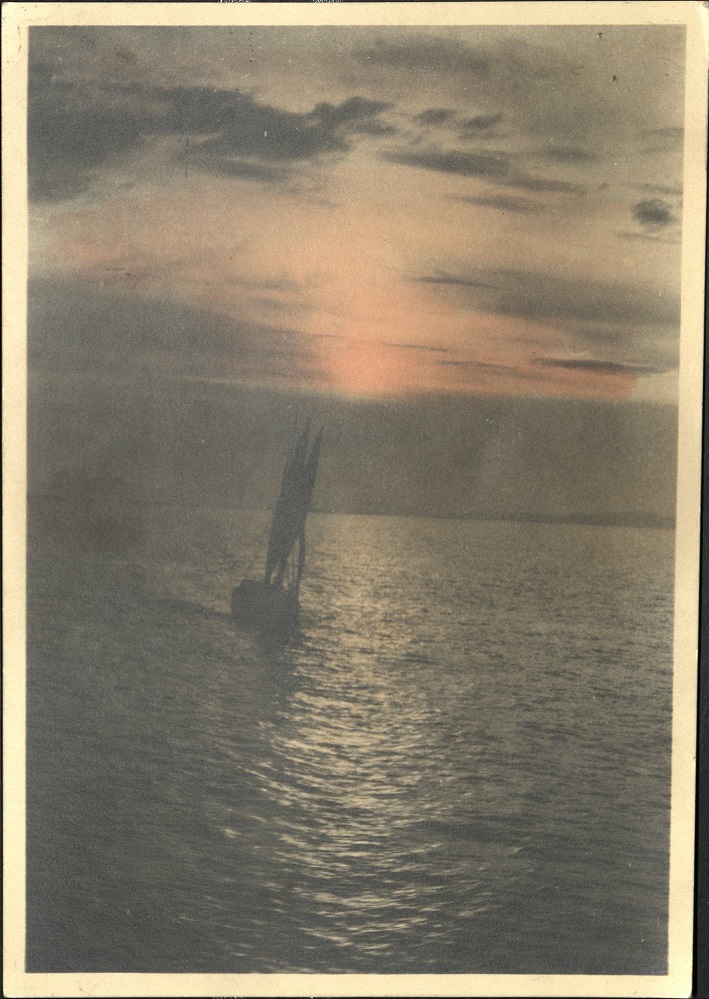 I snapped this with a 120 camera last Feb. coming from Manila, time around 7:30 P.M. Not bad?[Sunset on Manila Bay].