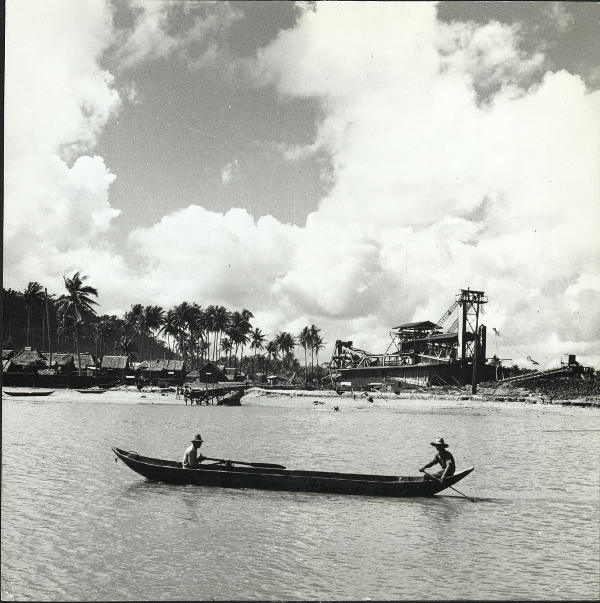 7. PHILIPPINES, Luzon: Offshore of Camarines Norte. E 1214.