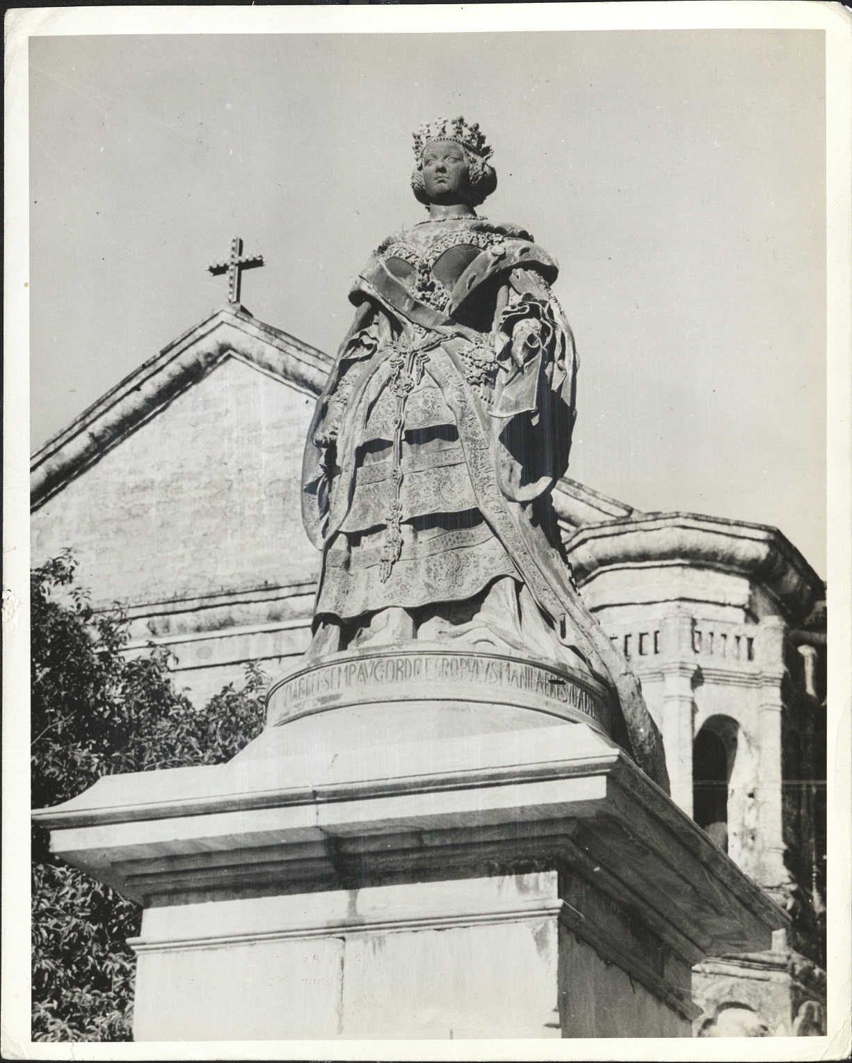 140. PHILIPPINES: Monument to Queen Isabel in Manila [Malate Square].