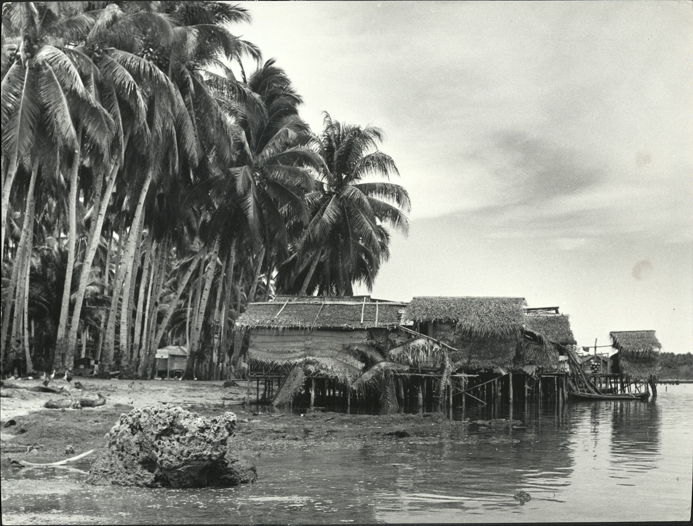 39. PHILIPPINES: Sulu archipelago. Island of Jolo. Moro fishing village. Sammer 9980.