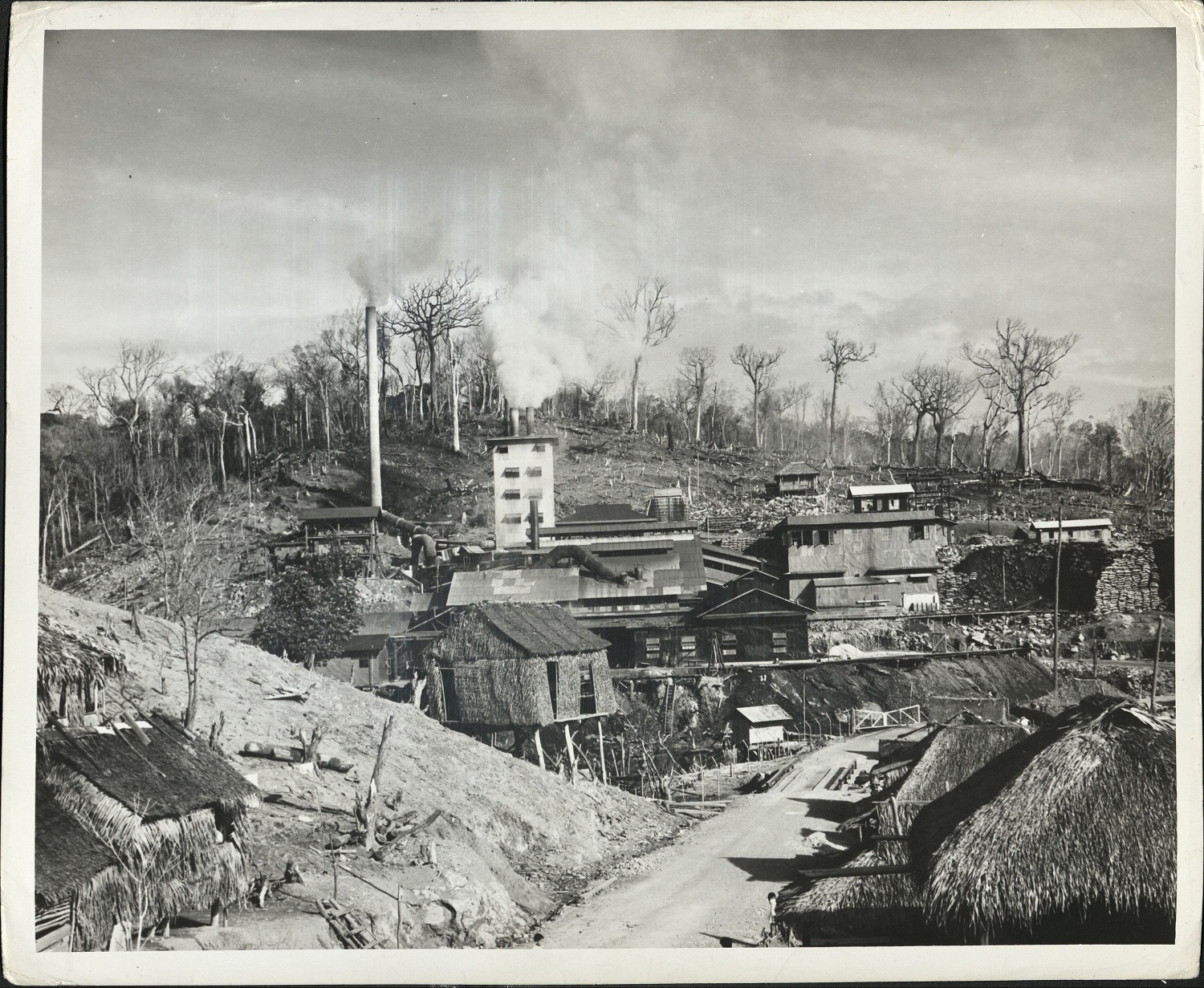 78. PHILIPPINES: Smelting mine in Luzon. (…)