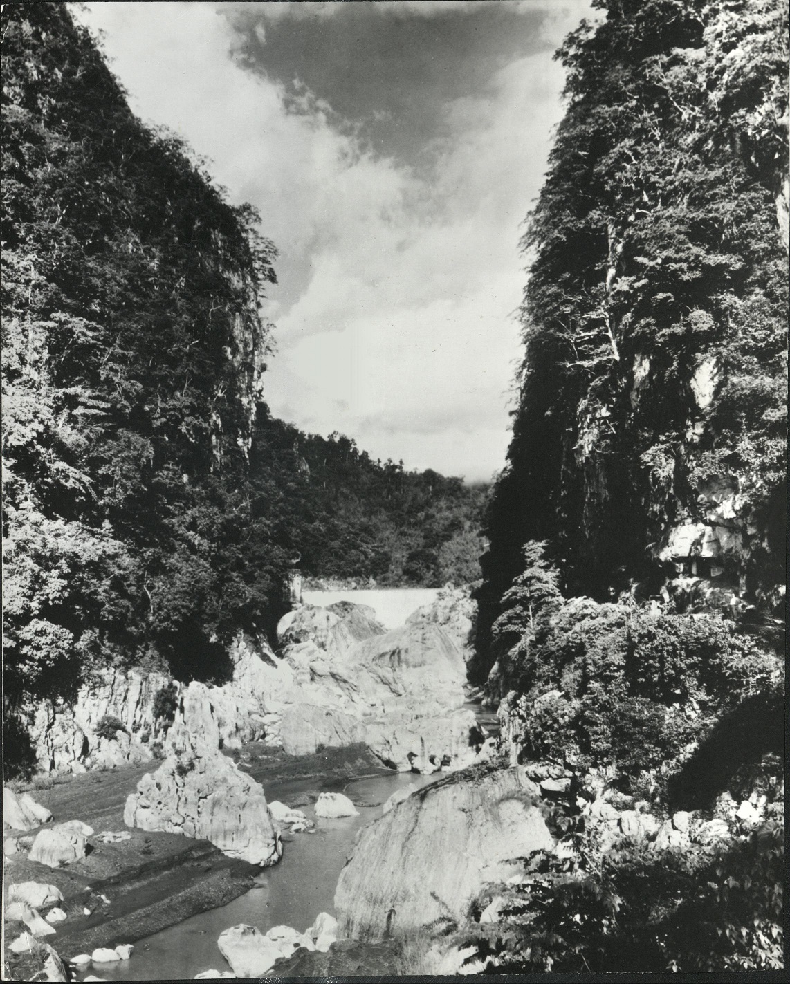 PHILIPPINES: Montalban Gorge, Rizal Province, Luzon. This natural gorge set in a small ravine is a beautiful sight.