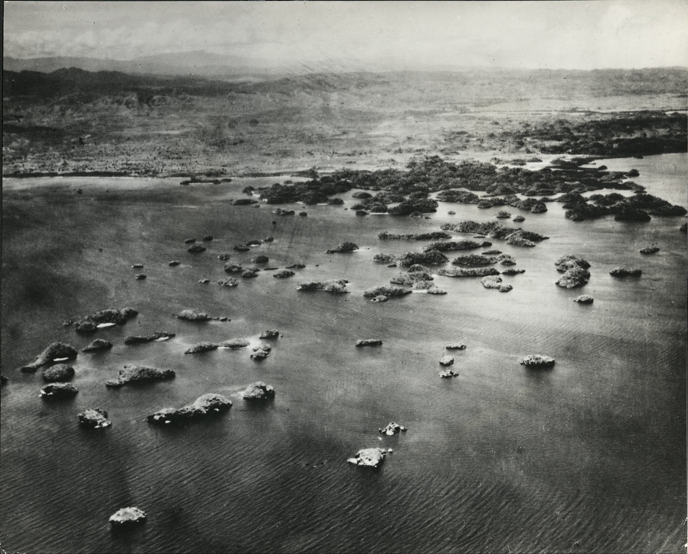 PHILIPPINES: Air view of Taal Lake. E – 276.