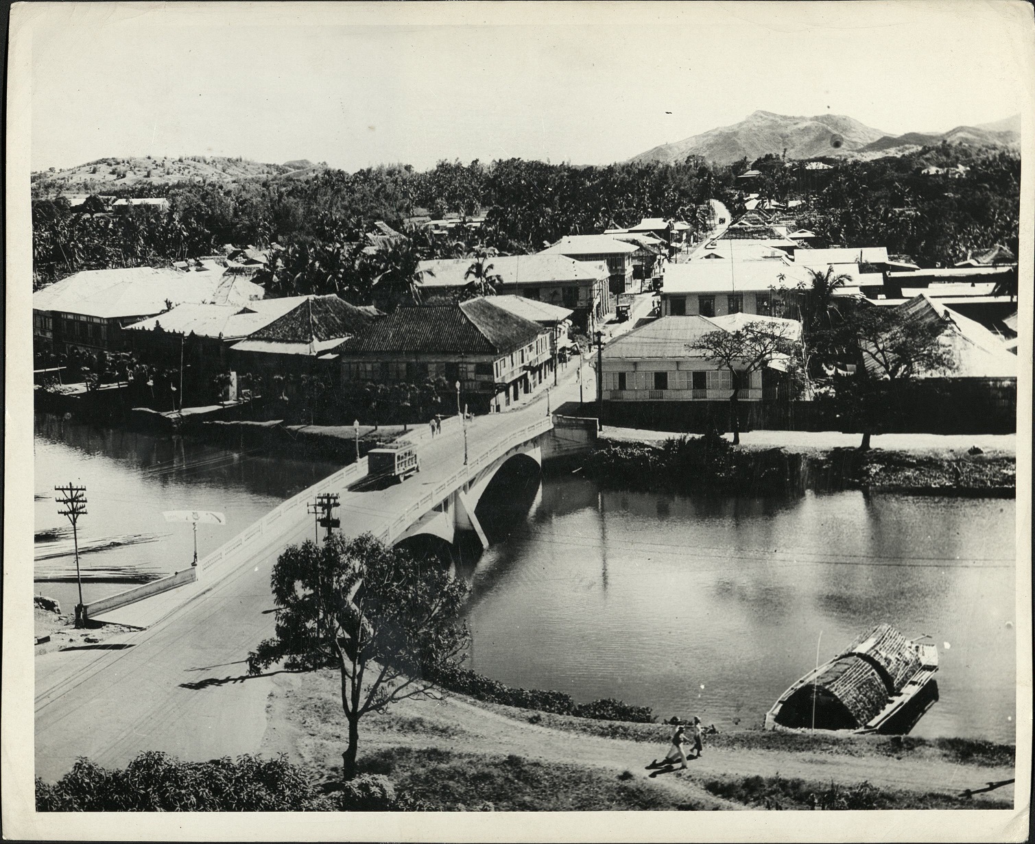 103. PHILIPPINES: Capiz City [now Roxas], Capiz Province, Panay Island. (…)