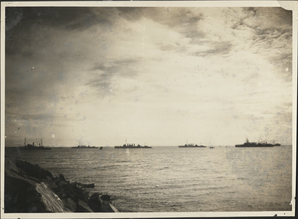 [Untitled – Warships in Manila Bay].