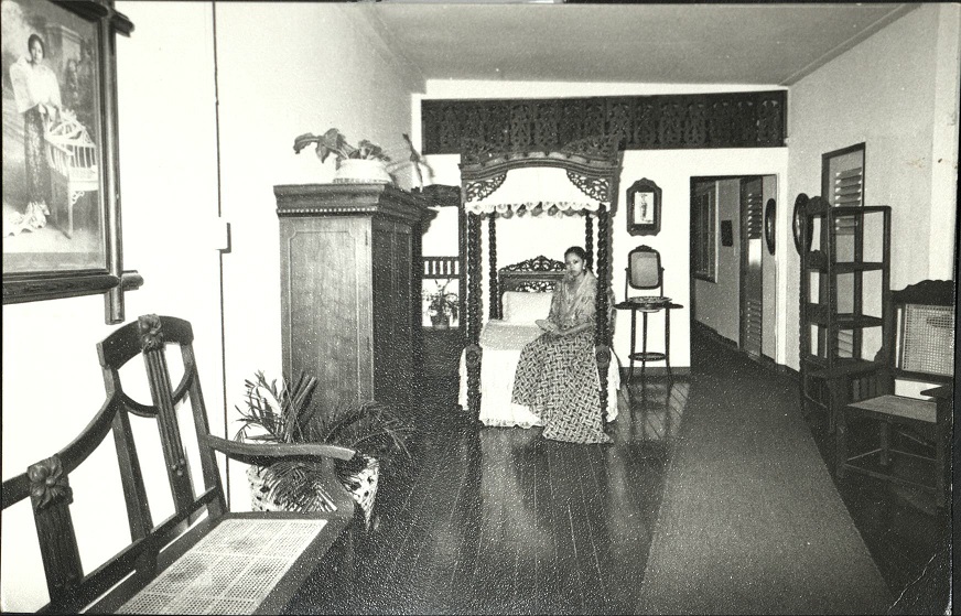 An ornate peacock bedstead and two grandfather chairs [Museo ng Buhay Pilipino].