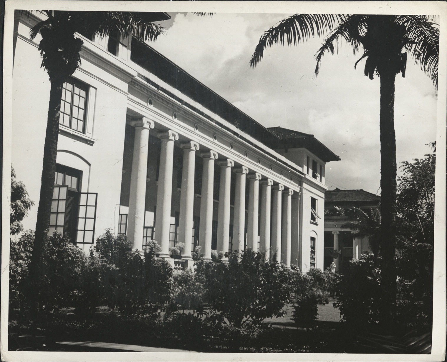 165. PHILIPPINES: University Hall of the University of the Philippines, in Manila. (…)
