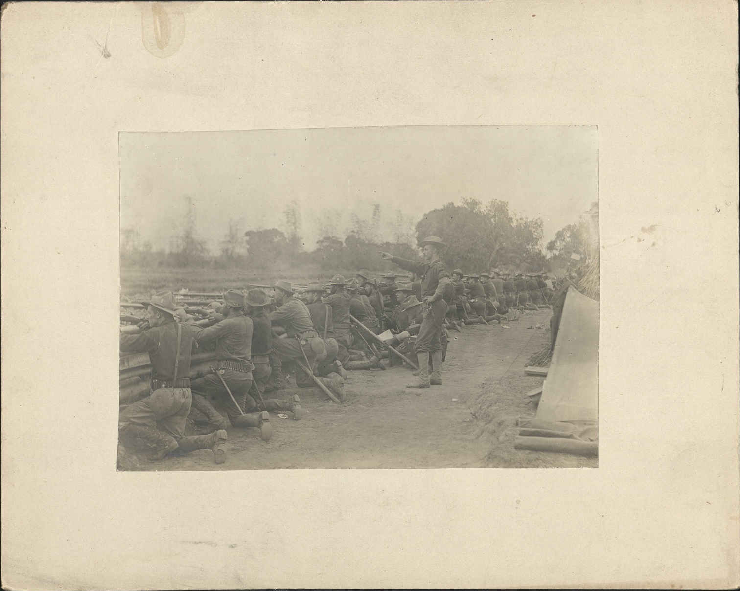 {Untitled – American soldiers on firing line]