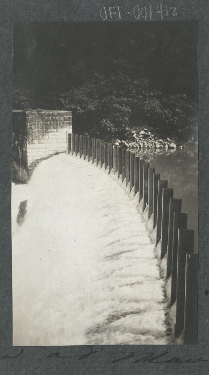 The water falls at Manila.