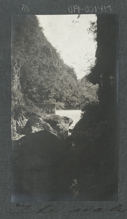 The water falls at Manila.
