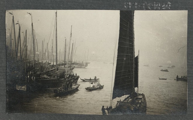 Shanghai, China – Chinese junks, Soo Chow Creek [Suzhou Creek, also called Wusong River].