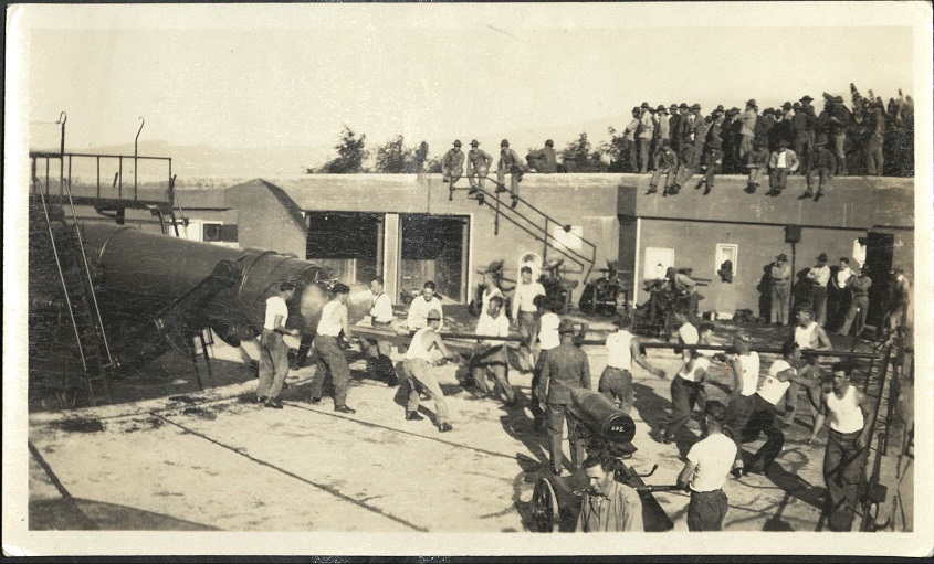 {Untitled – Artillery (“disappearing gun”) loading – Fort Mills or Fort Wint].