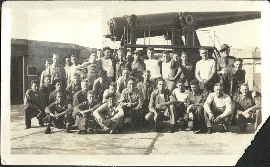 {Untitled – Artillery (“disappearing gun”) gun crew posing – Fort Mills or Fort Wint].