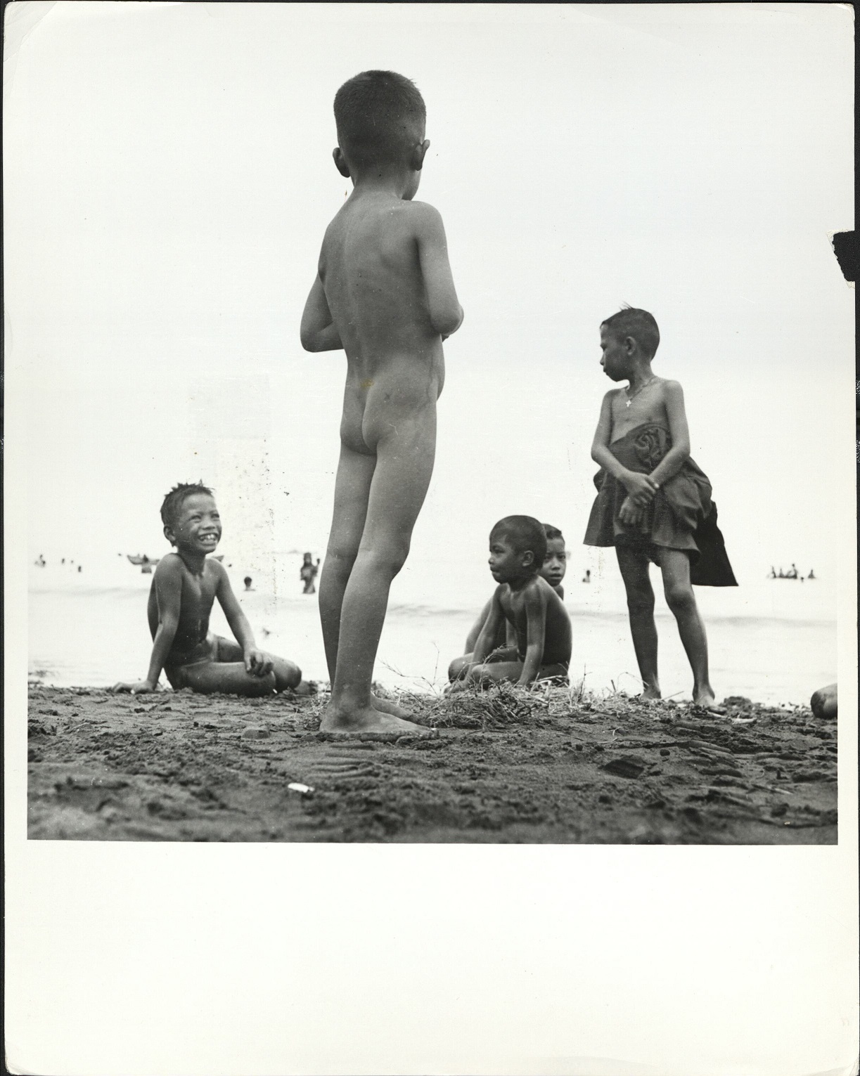 Young Filipinos – children of the sun. (…)