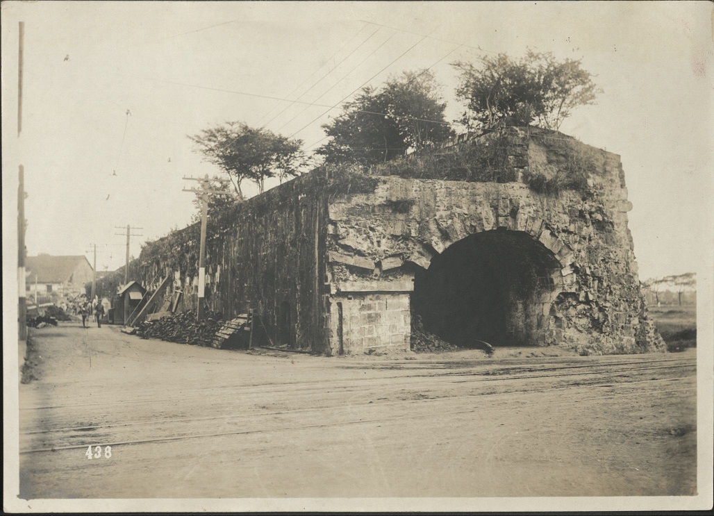 [Untitled – City wall or fortification?]
