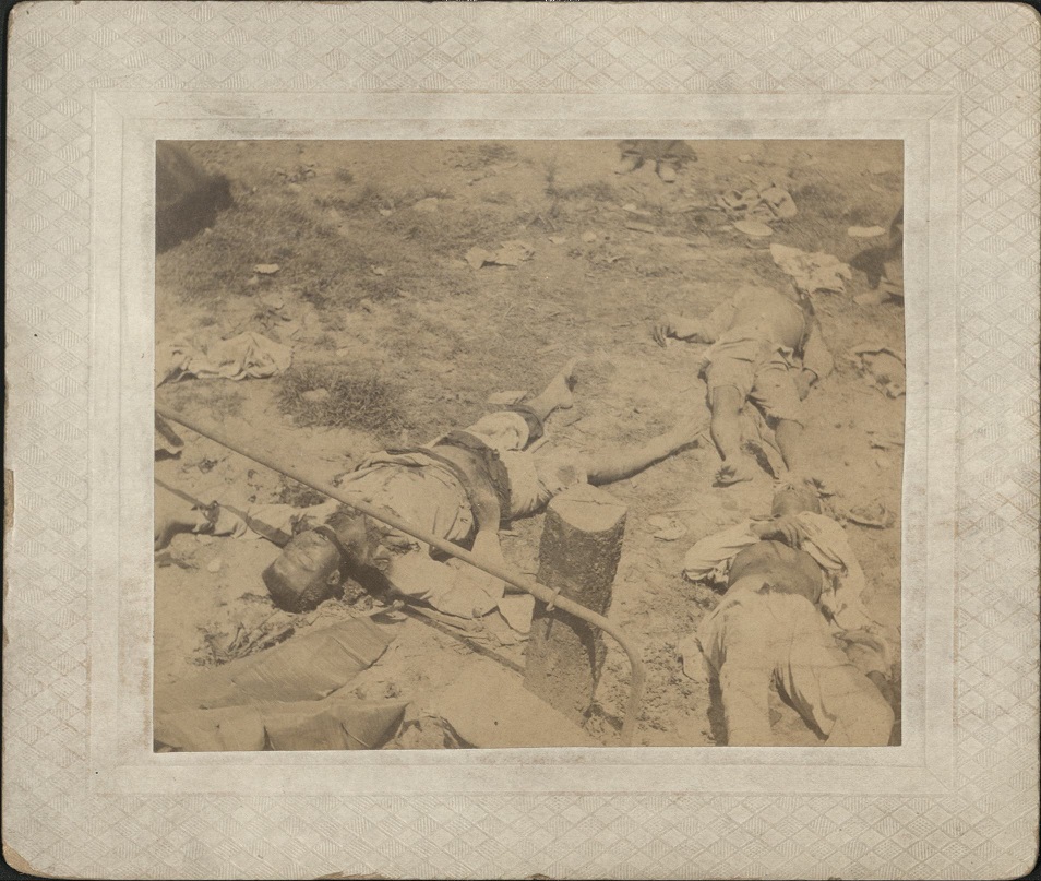 [Untitled – Three dead Filipino soldiers]
