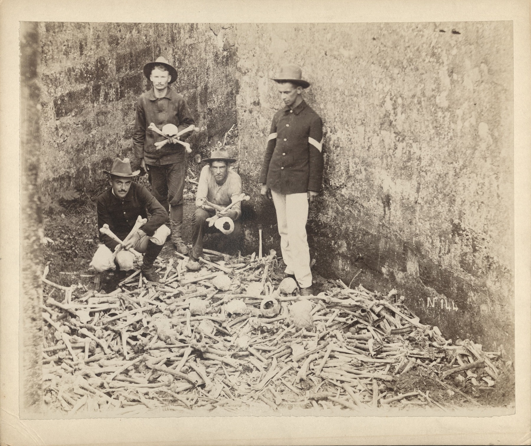 [Untitled ï¿½ Bone pit, Paco Cemetery?].
