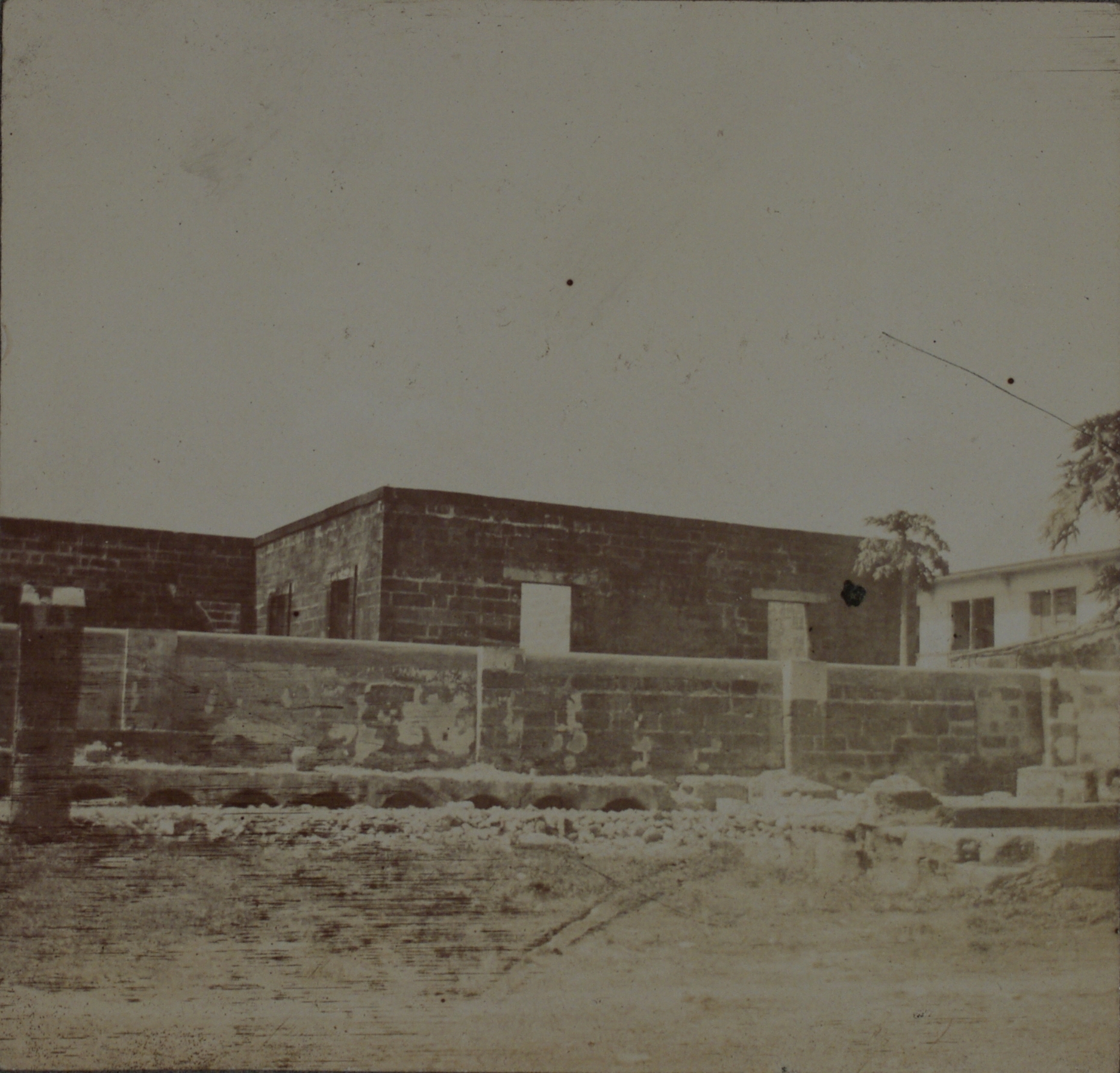 [Untitled – Unidentified stone building].