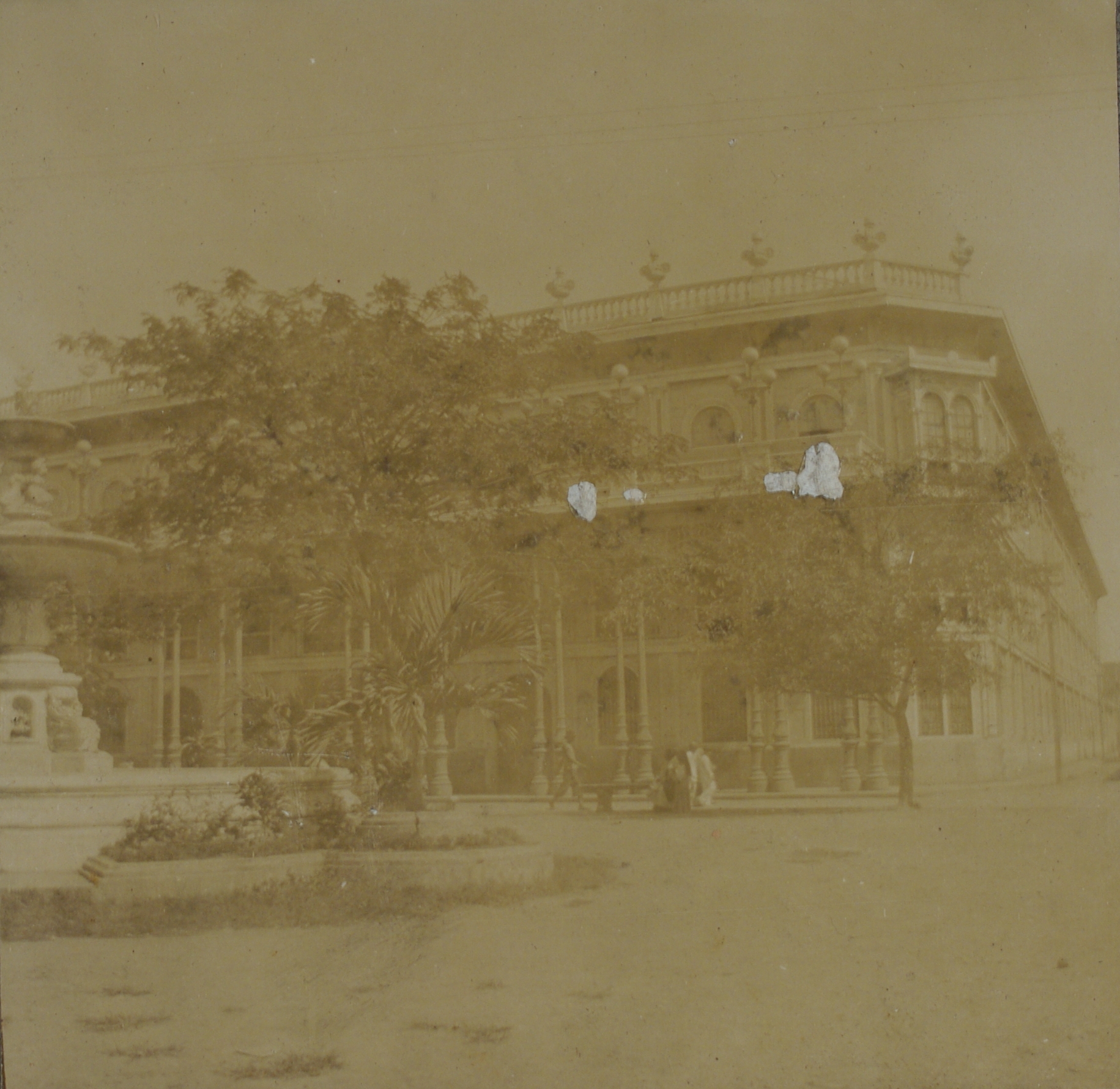 Hotel Oriente [sic – The Insular Cigar and Cigarette Factory].