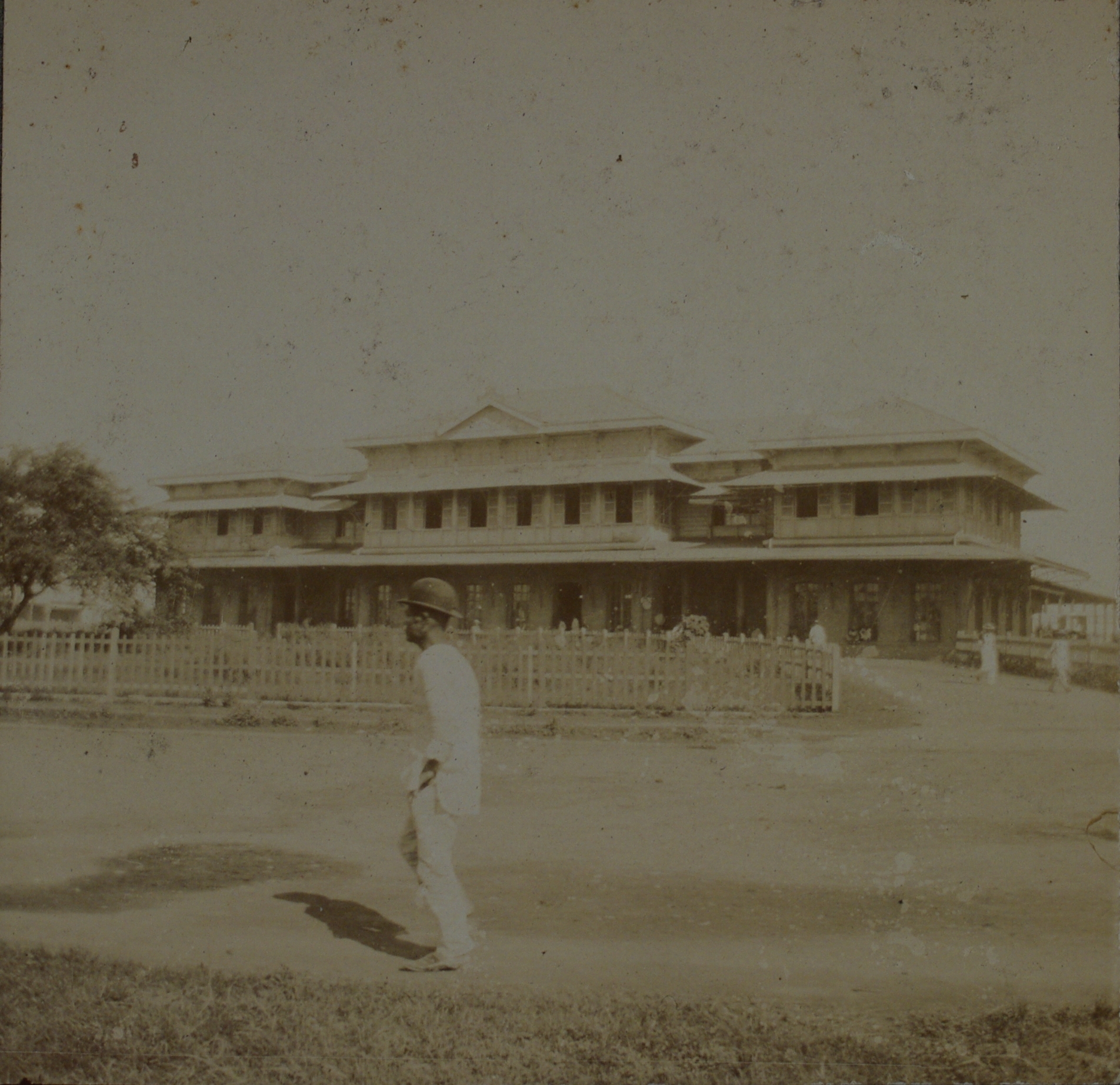[Untitled – Tutuban railroad station, Tondo, Manila].