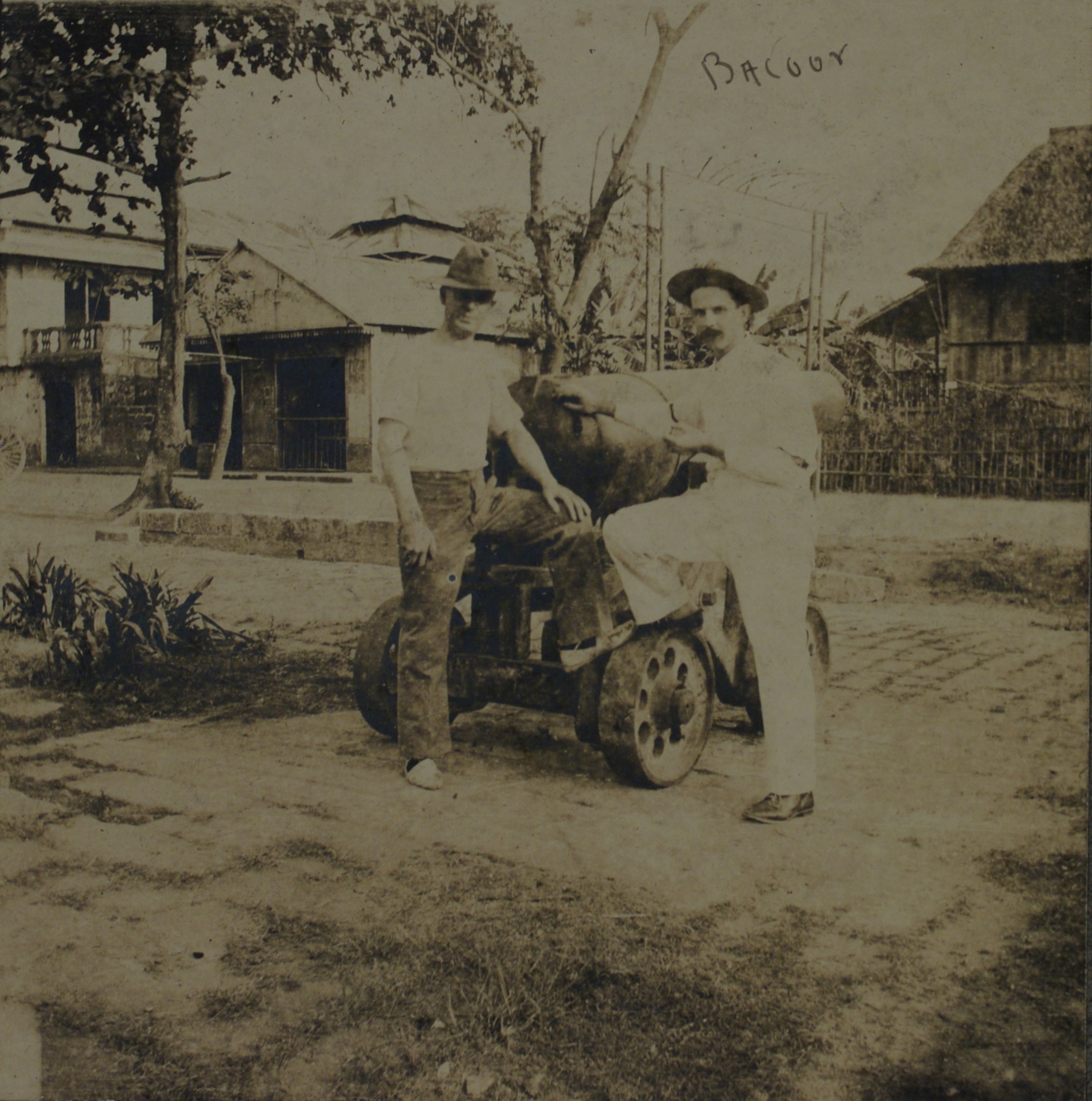 Bacoor [Two soldiers pose with a cannon].