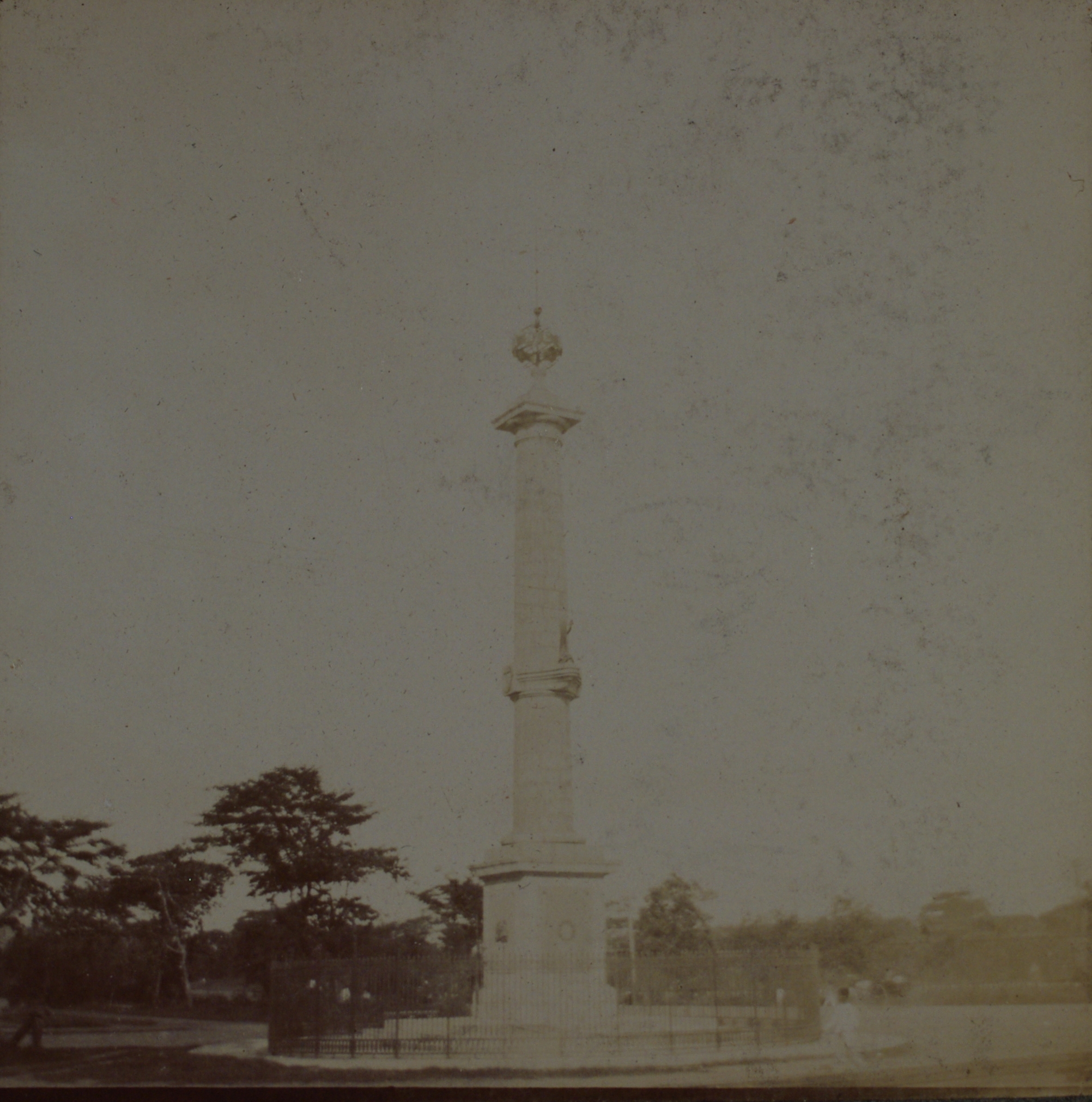 [Untitled – Magellan monument at Paseo de Magallanes, Manila].