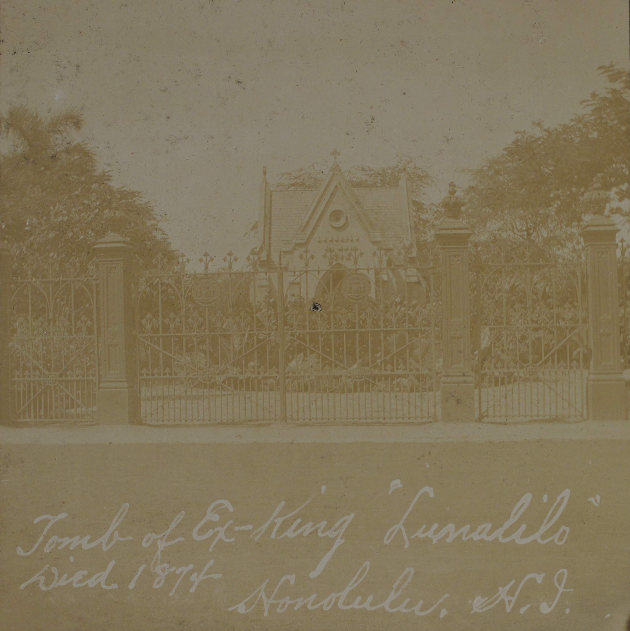 Tomb of ex-King “Lunalilo,” died 1874. Honolulu. H. I. [Hawaiian Islands].